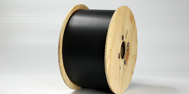 Stahlseil oder große Kabelspule verpacken und schützen mit schwarzer PP Hohlkammerplatte 3mm