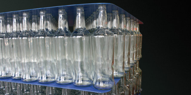 Zwischenlagen aus Kunststoff PP für die Lagerung und den Transport von Glasflaschen