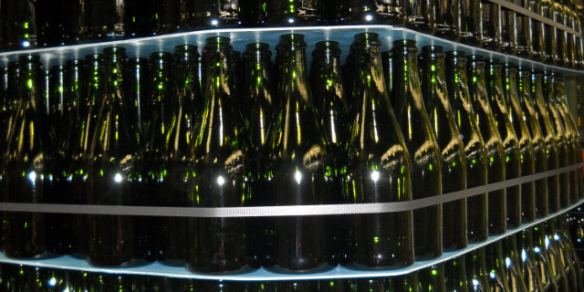Zwischenlagen aus Kunststoff PP für die Lagerung und den Transport von Weinflaschen